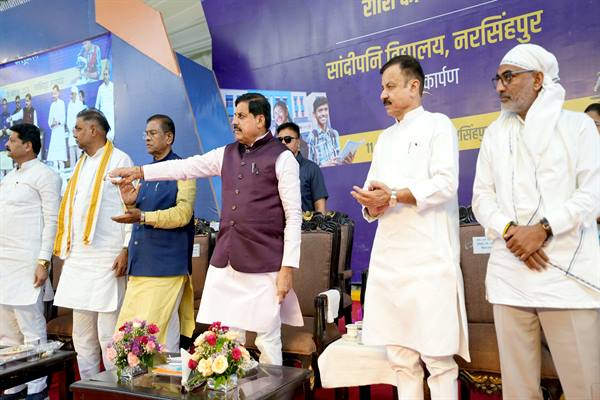 बच्चे और युवा हमारे सुनहरे भविष्य के सितारे, इनकी तरक्की में नहीं आने देंगे कोई बाधा : मुख्यमंत्री डॉ. यादव